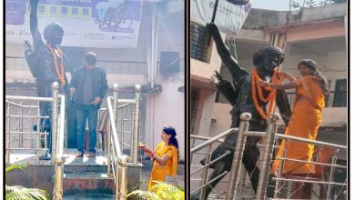 माल्‍यापर्ण करते लोग