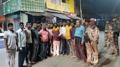 लोगों के बीच बैद्यनाथ राम