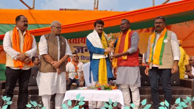 मनोज तिवारी का स्‍वागत करते भाजपाई