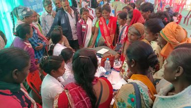 स्‍वास्‍थ्‍य मेला में ग्रामीण